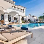 וילה Superb Near Golf Course With Heated Pool & Jacuzzi