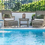 Superb Near Golf Course With Heated Pool & Jacuzzi
