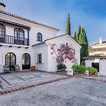 Superb Near Golf Course With Heated Pool & Jacuzzi וילה *