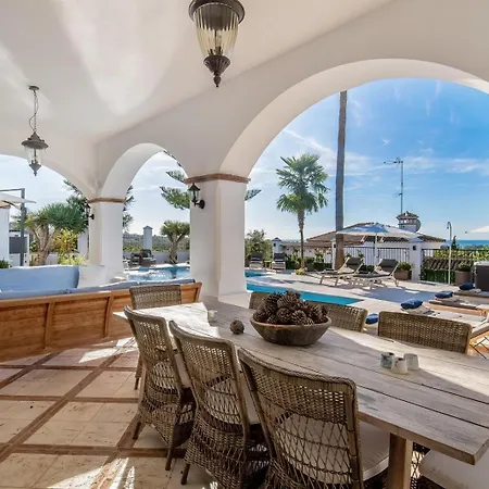Superb Near Golf Course With Heated Pool & Jacuzzi