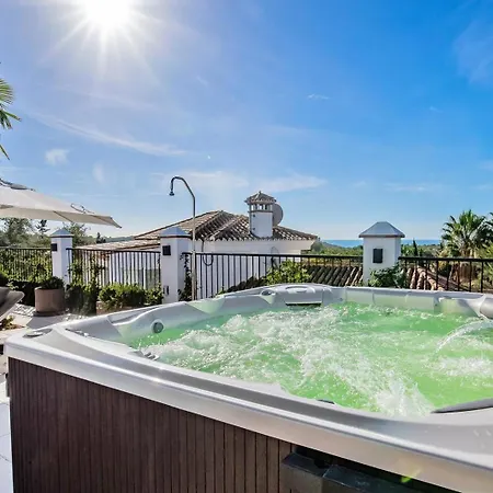 Willa Superb Near Golf Course With Heated Pool & Jacuzzi
